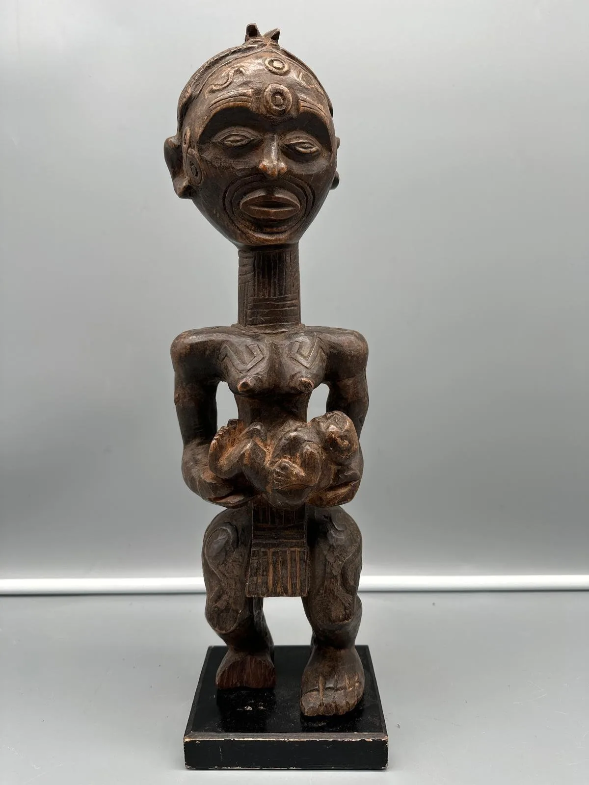 Statue materstva Luluwa in Konga