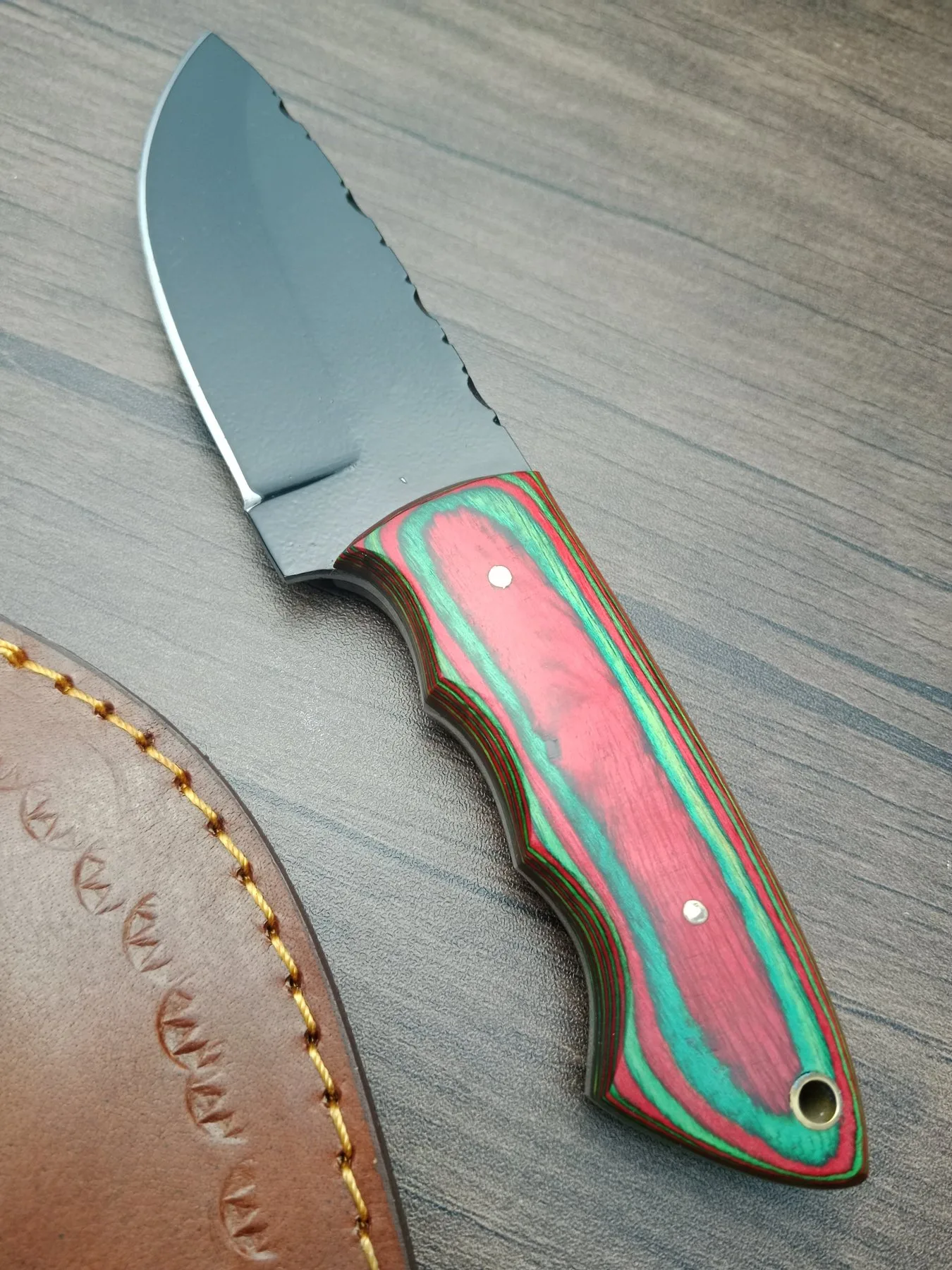 Handmade knife in carbon steel with leather case (France)