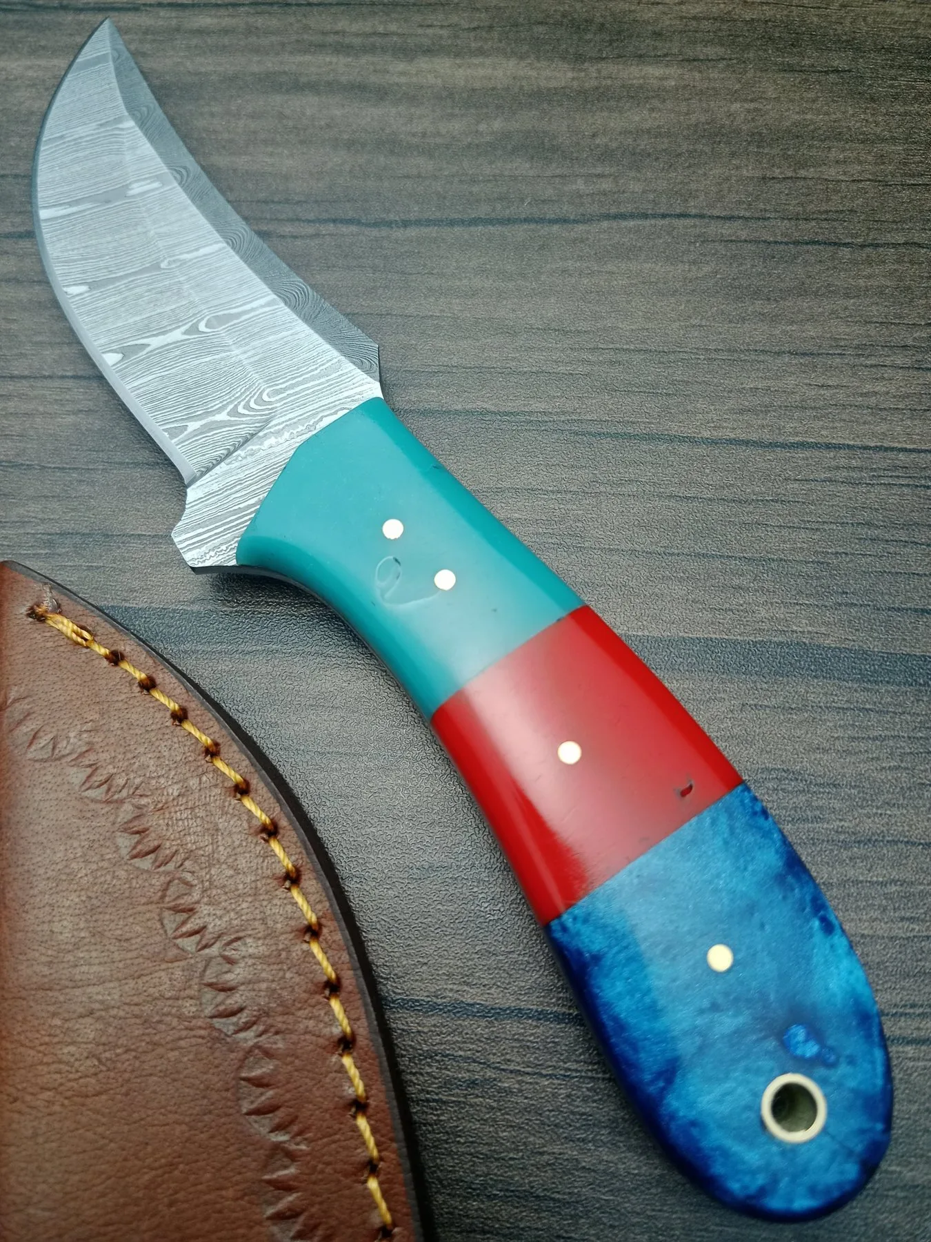 Handmade knife in carbon steel with leather case (France)