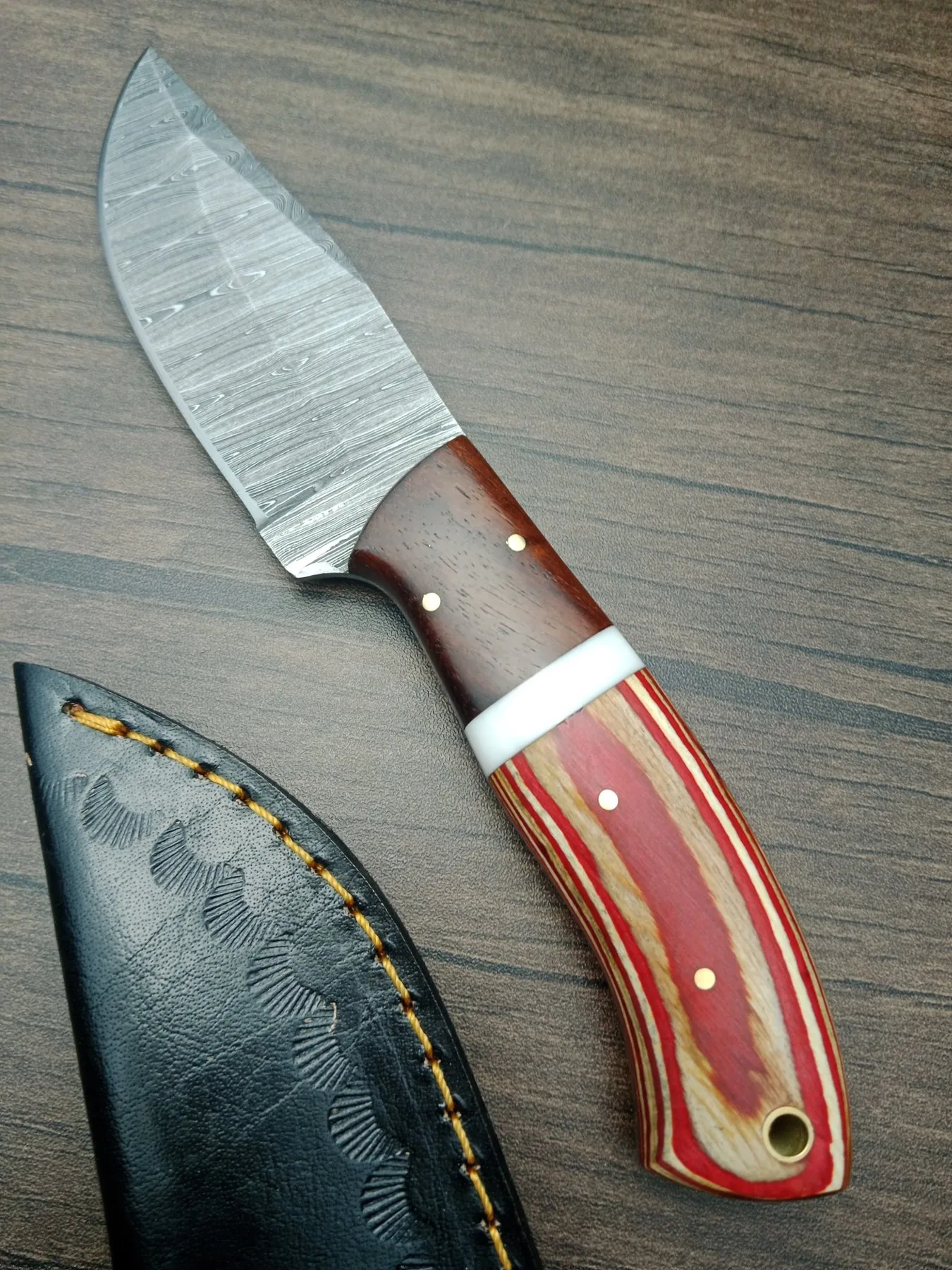 Handmade knife in carbon steel with leather case (France)