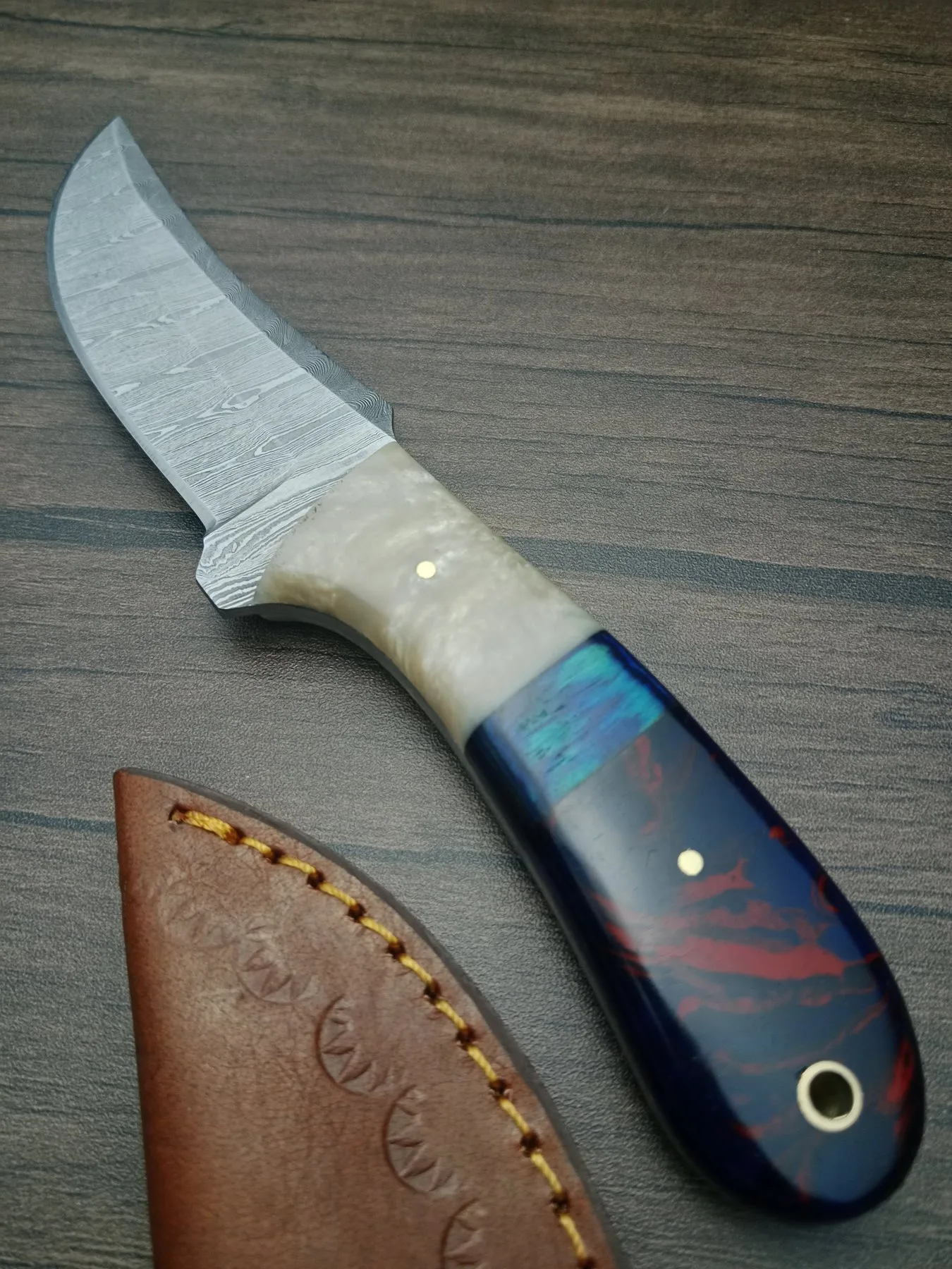 Handmade knife in carbon steel with leather case (France)