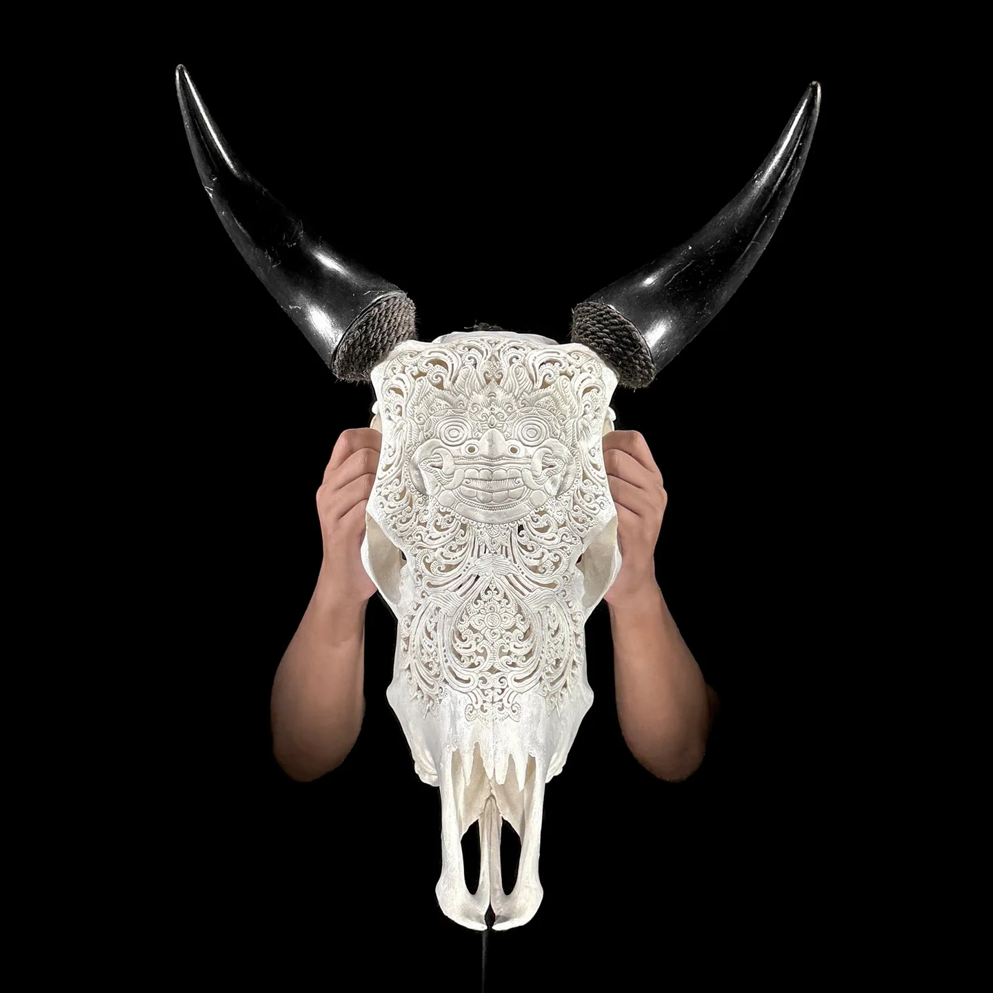 Authentic biela carved skull kravy - motif Barong - Bos Taurus