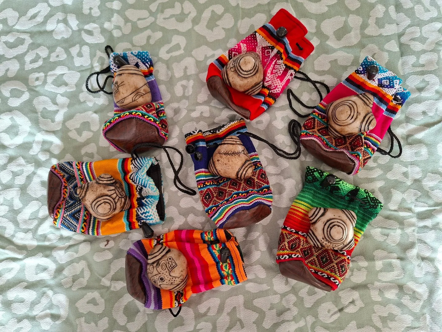 7 sacred alabaster stones Chumpi in magnificent colored pouches in Peru – culture Inkov