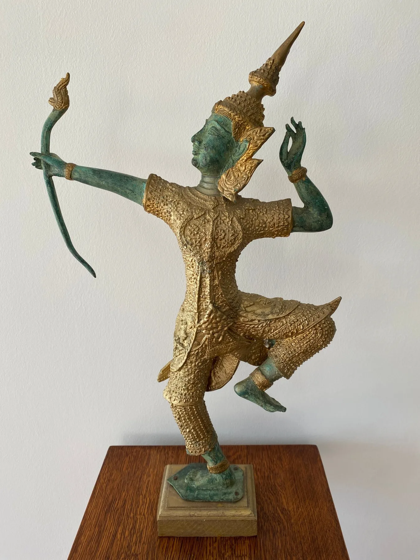 Tri Thai figurines anjelov Tepphanom in 60r